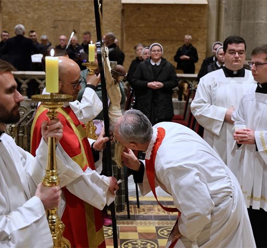 Nadbiskup Kutleša predvodio obrede Velikoga petka u Zagrebačkoj katedrali